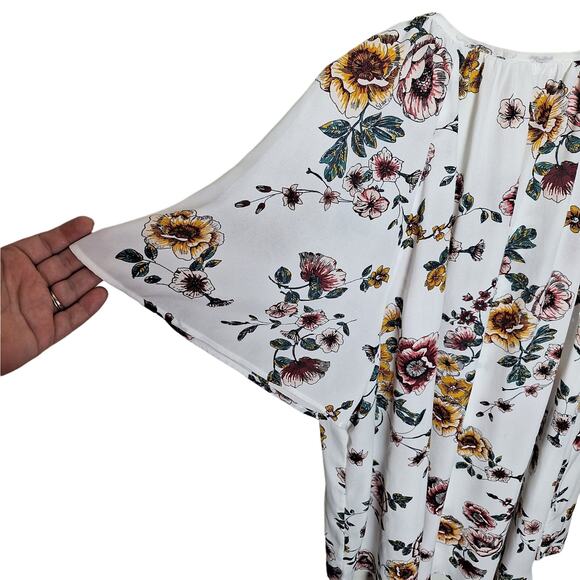 Maurices Women 4x White Floral Flutter Sleeve Flowy Keyhole Blouse - Picture 5 of 8